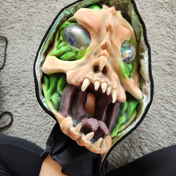 Alien Reptile Halloween Mask - Picture 1 of 4